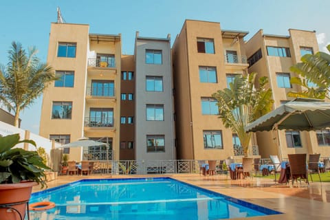 Property building, Balcony/Terrace, Fitness centre/facilities, Swimming pool