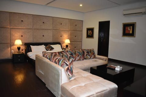 Photo of the whole room