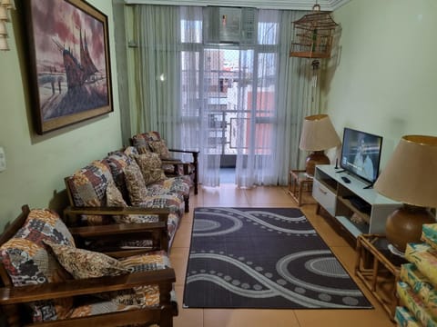 TV and multimedia, Living room, Evening entertainment