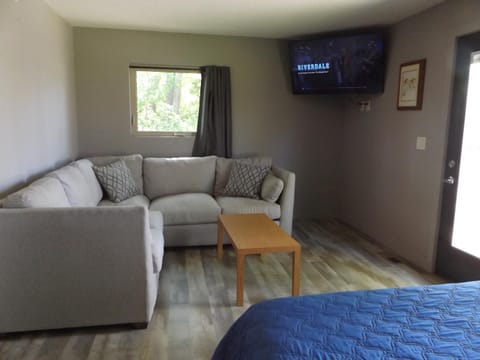 Communal lounge/ TV room, Living room, Seating area