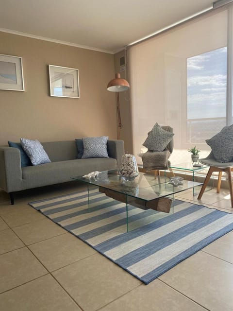 Communal lounge/ TV room, Sea view