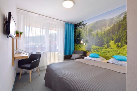 Bed, Natural landscape, Photo of the whole room, Bedroom, Mountain view