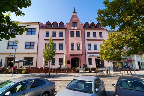 Property building, Facade/entrance, Location, Parking
