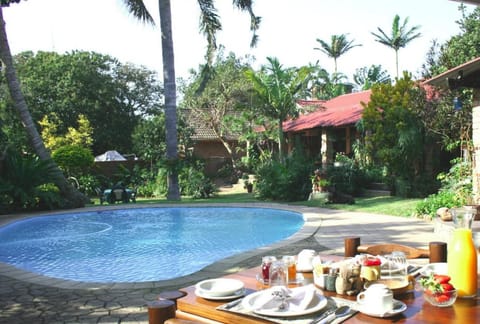 Food and drinks, Pool view, Breakfast