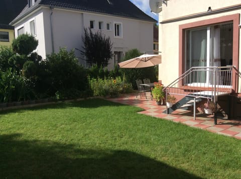 Property building, Garden, Balcony/Terrace