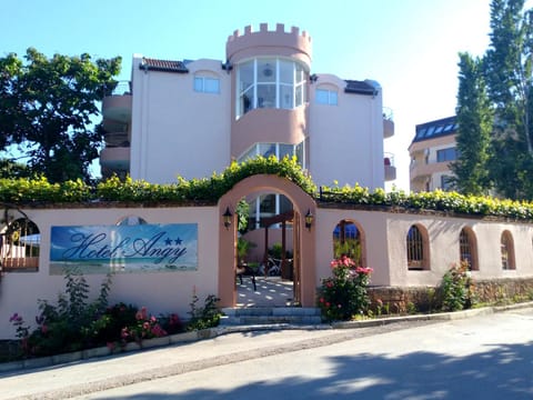 Property building, Day