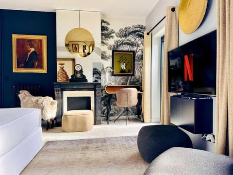 Seating area, Bedroom