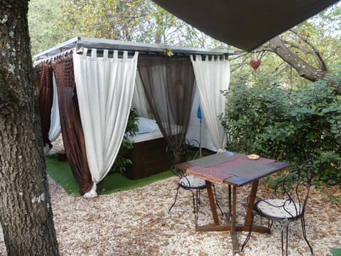 Garden, Dining area