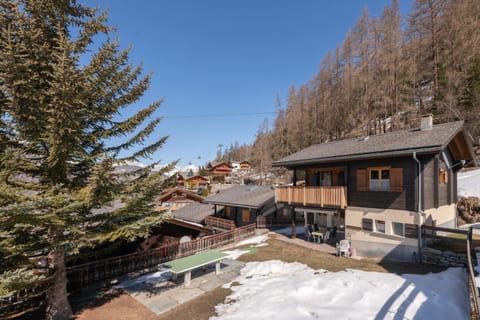 Property building, Garden, Table tennis