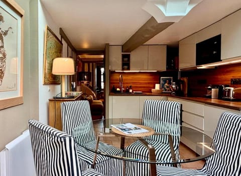 Coffee/tea facilities, Kitchen or kitchenette, Dining area, dishwasher, microwave, oven, pet friendly, stove, toaster