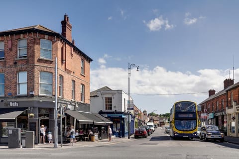 Neighbourhood, Area and facilities