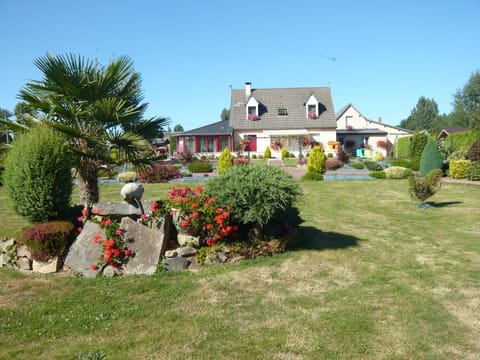 Property building, Day, Garden