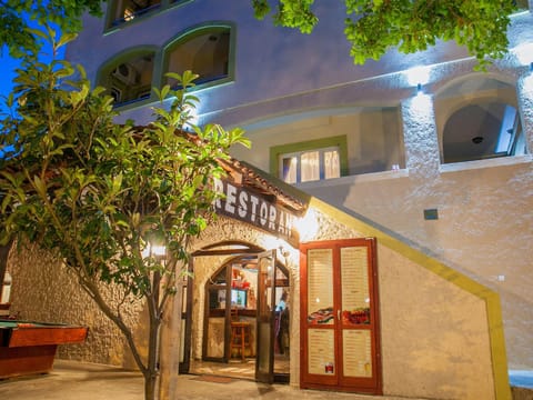 Garden, Lounge or bar