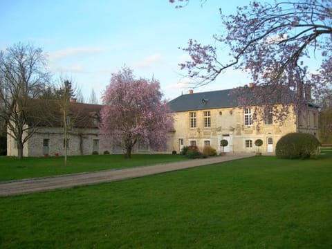 Property building, Facade/entrance, Garden, Photo of the whole room, Garden view