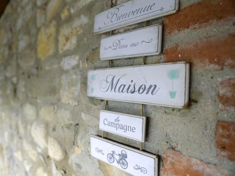 Facade/entrance, Decorative detail