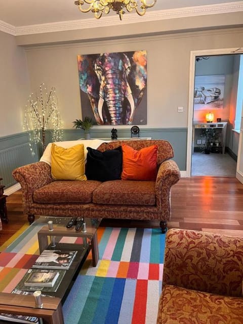 Living room, Seating area