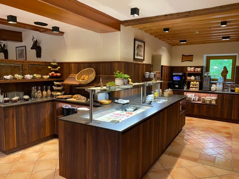 Coffee/tea facilities, Food and drinks, Food, Buffet breakfast