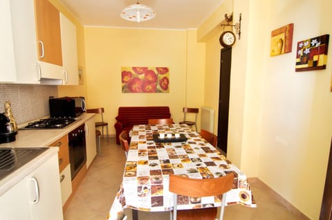 Communal lounge/ TV room, Kitchen or kitchenette, Living room, Dining area