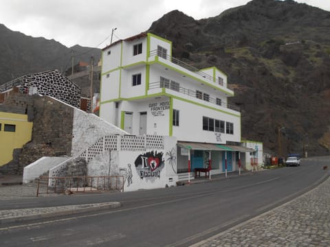 Property building, Staff, Food close-up, People, Fishing, Hiking, Diving, Food, Mountain view, Sea view, Street view, Alcoholic drinks, Non alcoholic drinks, Family, Quiet street view