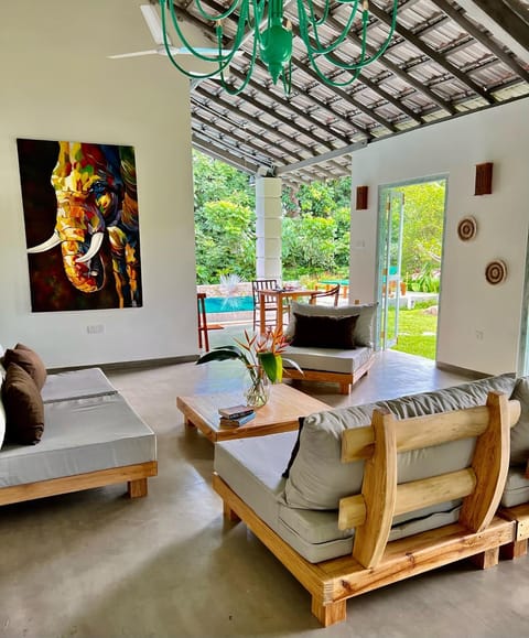 Lobby or reception, Seating area, Garden view