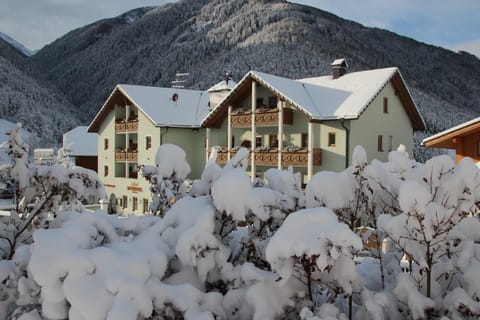 Property building, Facade/entrance, Winter