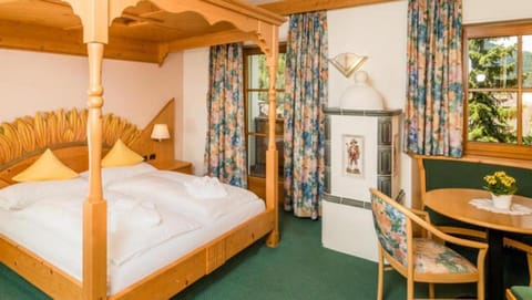 Photo of the whole room, Seating area, Bedroom