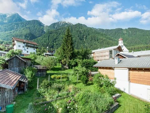 Neighbourhood, Garden view, Mountain view