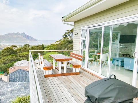 BBQ facilities, Balcony/Terrace, Mountain view, Sea view