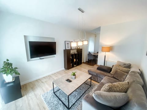 Communal lounge/ TV room, TV and multimedia, Living room, Seating area, Evening entertainment