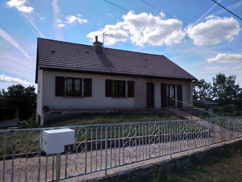 Property building, Facade/entrance, Garden, Balcony/Terrace, Balcony/Terrace