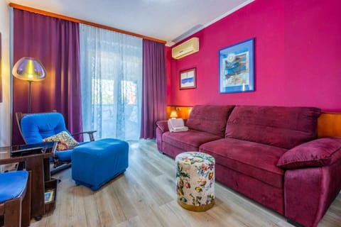 Summer, Living room, Seating area, air conditioner