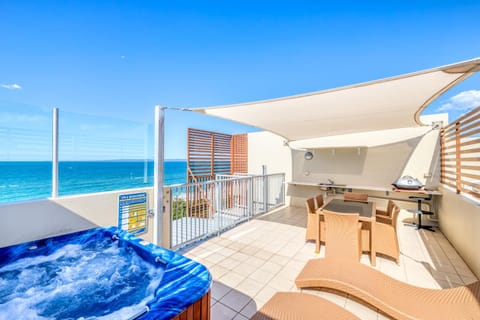 BBQ facilities, Balcony/Terrace, Spa and wellness centre/facilities, Seating area, Sea view, Bath