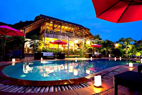 Property building, Facade/entrance, Swimming pool, Swimming pool, Sunset