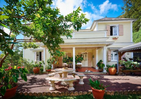 Facade/entrance, Mountain view