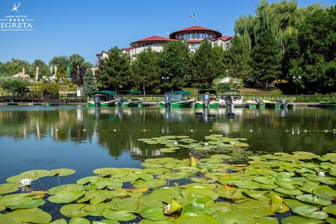 Facade/entrance, Fishing, Canoeing, Lake view, Landmark view