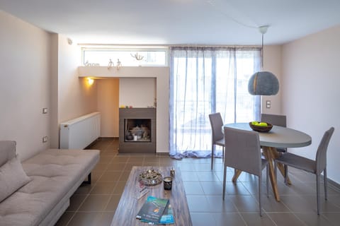 Living room, Seating area, Dining area