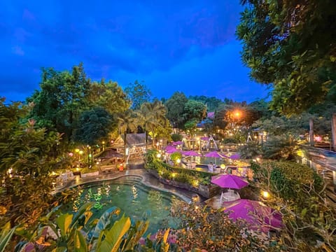 Property building, Restaurant/places to eat, Swimming pool