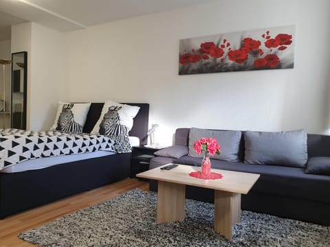 Bed, Seating area