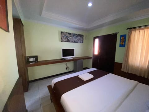 Bed, TV and multimedia, Photo of the whole room