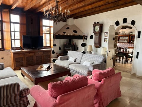 Communal lounge/ TV room, TV and multimedia, Living room, Seating area