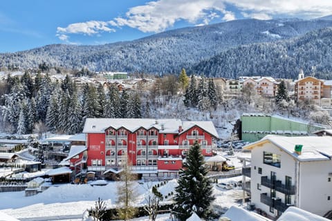 Property building, Day, Mountain view