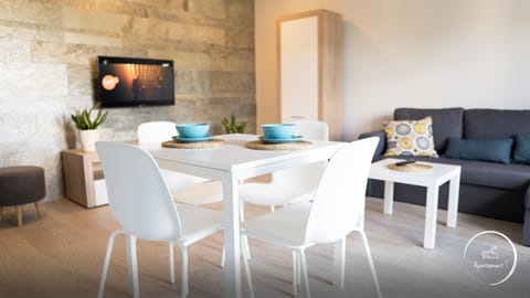 TV and multimedia, Photo of the whole room, Dining area
