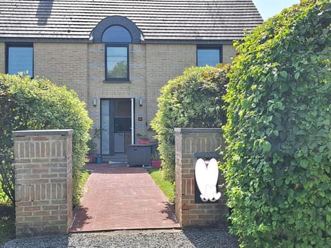 Property building, Street view