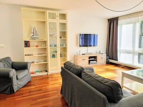 Ferienwohnung Achtern Diek, inklusive Stellplatz und Strandkorb von Mai bis September Apartment in Mecklenburg-Vorpommern, Germany