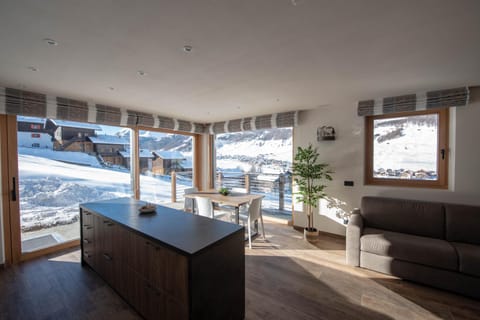 Kitchen or kitchenette, Living room, Dining area, Mountain view