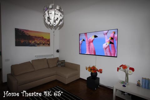 Communal lounge/ TV room, TV and multimedia, Living room, Seating area, Evening entertainment, Text overlay