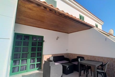 Patio, Facade/entrance