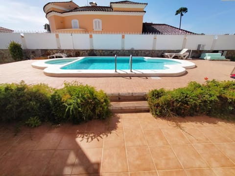 Day, Swimming pool