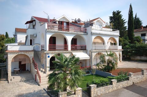 Property building, Day, Bird's eye view, Garden