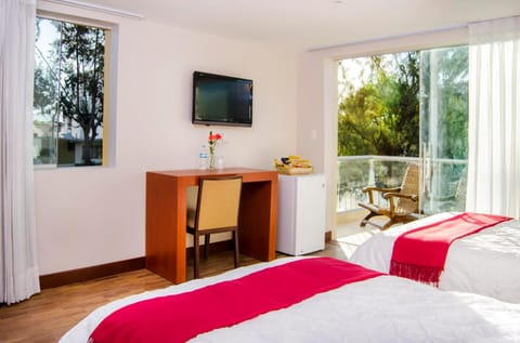Bed, TV and multimedia, View (from property/room), Decorative detail, Bedroom
